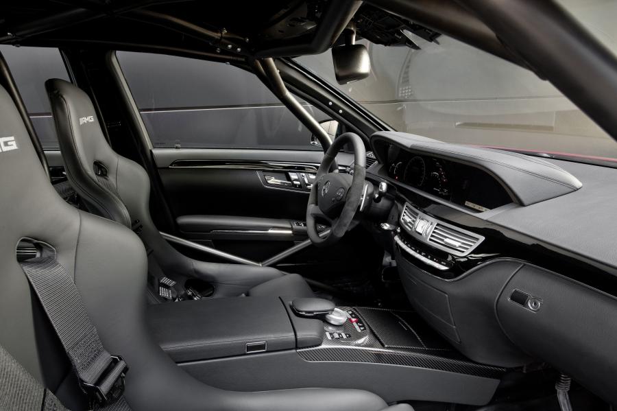  Mercedes-Benz S63 AMG ShowCar 2010 года  (фото 11 из 15)